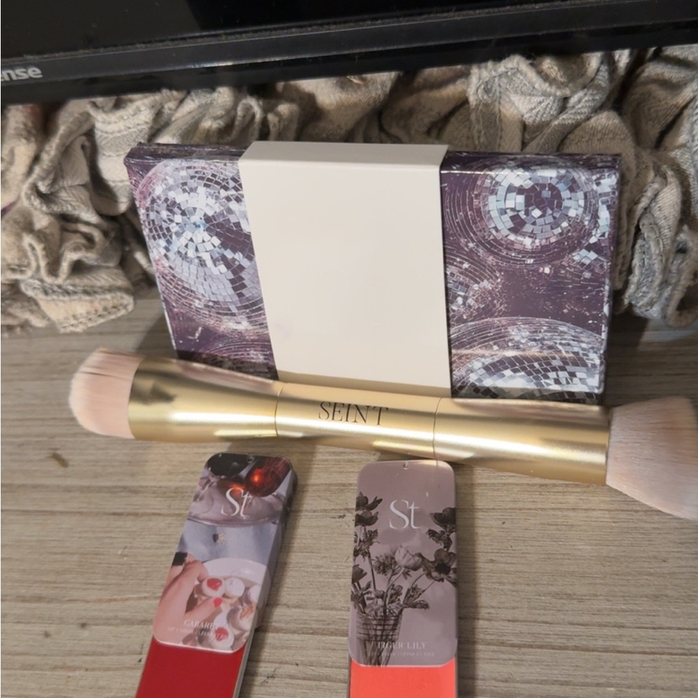 Seint powder brush, disco palette, lip &cheek set